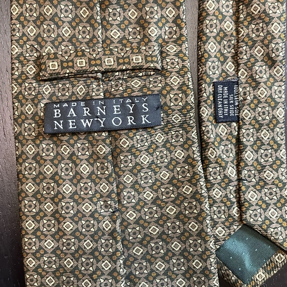 Barney’s New York 100% Silk Tie - Picture 2 of 4